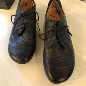 Taos Lace-Up Shoes